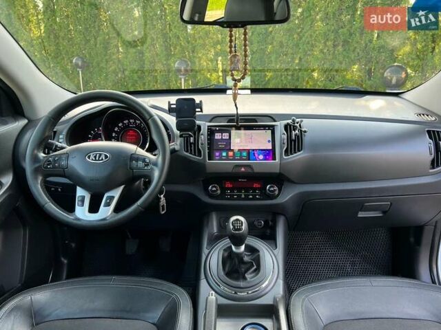 Білий Кіа Sportage, об'ємом двигуна 2 л та пробігом 215 тис. км за 13800 $, фото 14 на Automoto.ua