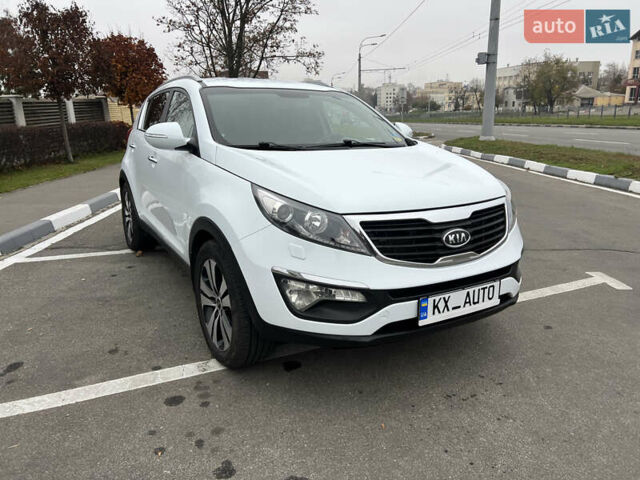 Белый Киа Sportage, объемом двигателя 2 л и пробегом 135 тыс. км за 12999 $, фото 1 на Automoto.ua
