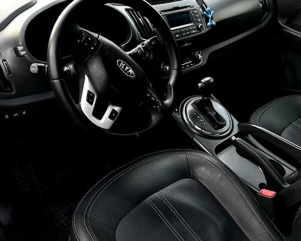 Білий Кіа Sportage, об'ємом двигуна 2 л та пробігом 183 тис. км за 12900 $, фото 19 на Automoto.ua