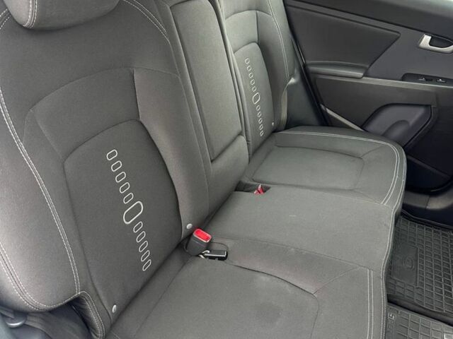 Белый Киа Sportage, объемом двигателя 2 л и пробегом 167 тыс. км за 12200 $, фото 5 на Automoto.ua