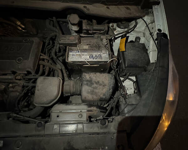 Білий Кіа Sportage, об'ємом двигуна 2.4 л та пробігом 265 тис. км за 10599 $, фото 29 на Automoto.ua