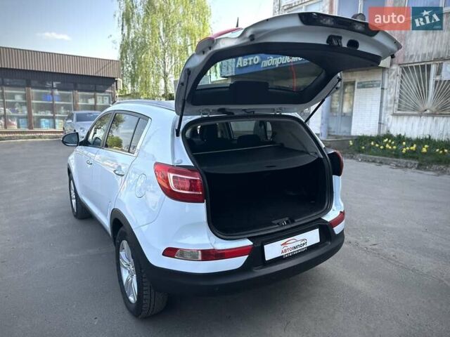 Кіа Sportage 2011 у Сумах на Automoto.ua Білий Кіа Sportage, об'ємом двигуна 1.7 л та пробігом 228 тис. км за 13700 $, фото 6 на Automoto.ua