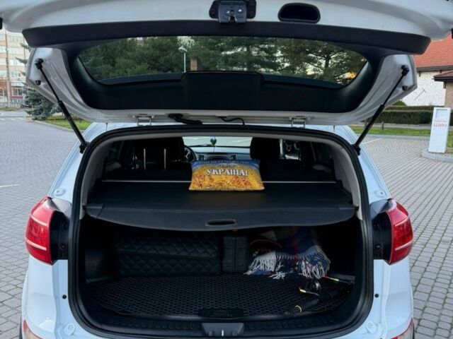 Белый Киа Sportage, объемом двигателя 2 л и пробегом 199 тыс. км за 11000 $, фото 6 на Automoto.ua