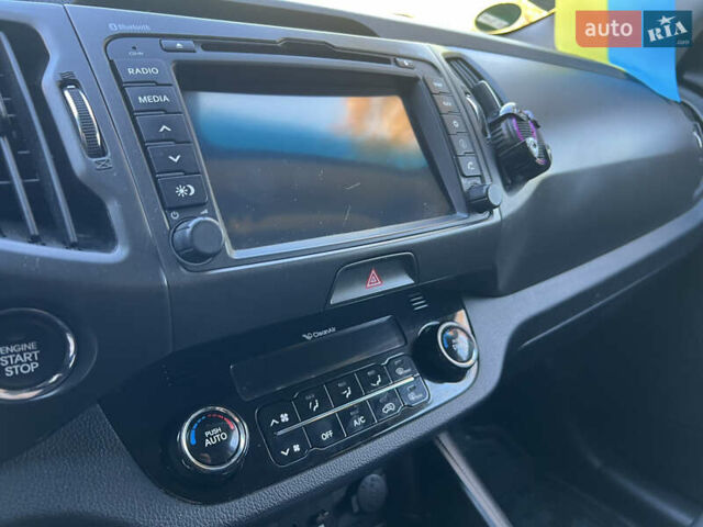 Белый Киа Sportage, объемом двигателя 2 л и пробегом 290 тыс. км за 12999 $, фото 28 на Automoto.ua