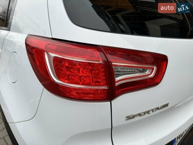 Белый Киа Sportage, объемом двигателя 2 л и пробегом 115 тыс. км за 12999 $, фото 16 на Automoto.ua