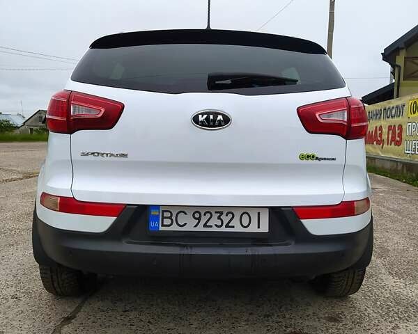 Білий Кіа Sportage, об'ємом двигуна 1.6 л та пробігом 198 тис. км за 12200 $, фото 2 на Automoto.ua