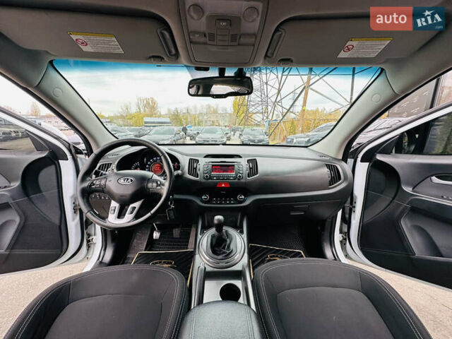 Белый Киа Sportage, объемом двигателя 2 л и пробегом 225 тыс. км за 12400 $, фото 19 на Automoto.ua