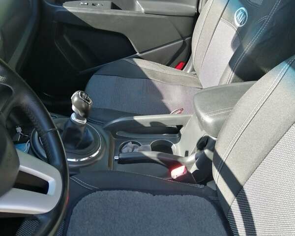 Білий Кіа Sportage, об'ємом двигуна 1.69 л та пробігом 142 тис. км за 11500 $, фото 4 на Automoto.ua