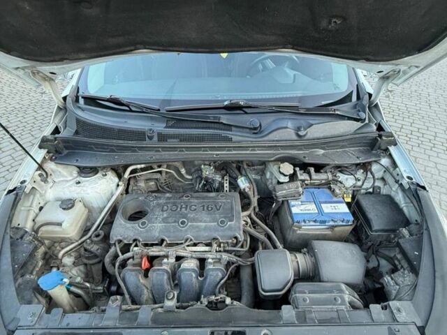 Белый Киа Sportage, объемом двигателя 2 л и пробегом 199 тыс. км за 11000 $, фото 13 на Automoto.ua