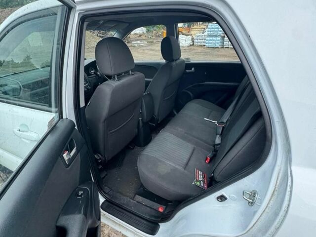 Білий Кіа Sportage, об'ємом двигуна 0 л та пробігом 150 тис. км за 4500 $, фото 4 на Automoto.ua