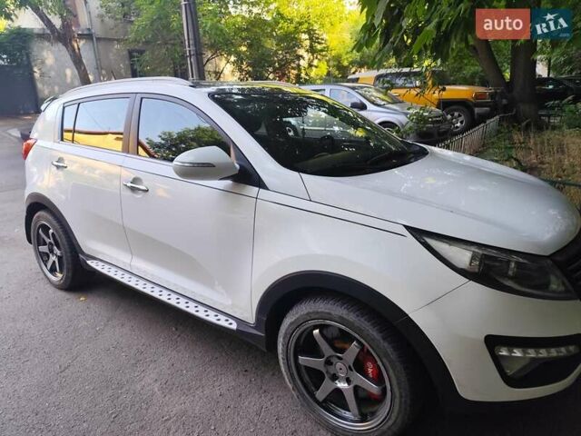 Білий Кіа Sportage, об'ємом двигуна 2 л та пробігом 125 тис. км за 14800 $, фото 3 на Automoto.ua