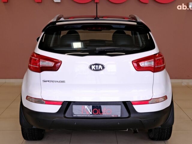 Белый Киа Sportage, объемом двигателя 2 л и пробегом 126 тыс. км за 12900 $, фото 5 на Automoto.ua