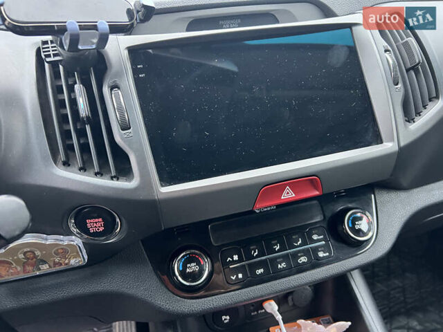 Белый Киа Sportage, объемом двигателя 2 л и пробегом 135 тыс. км за 12999 $, фото 17 на Automoto.ua