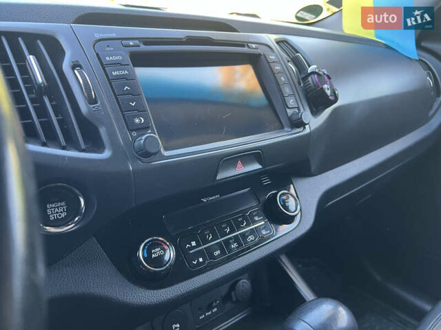 Белый Киа Sportage, объемом двигателя 2 л и пробегом 290 тыс. км за 12999 $, фото 27 на Automoto.ua