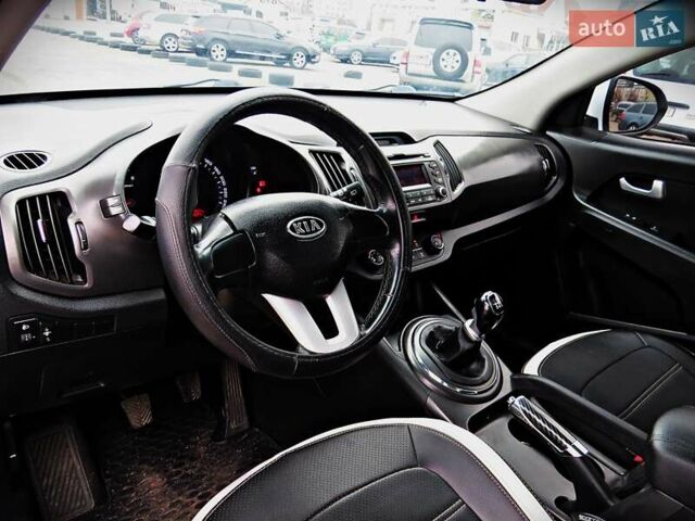 Белый Киа Sportage, объемом двигателя 1.7 л и пробегом 173 тыс. км за 11700 $, фото 5 на Automoto.ua