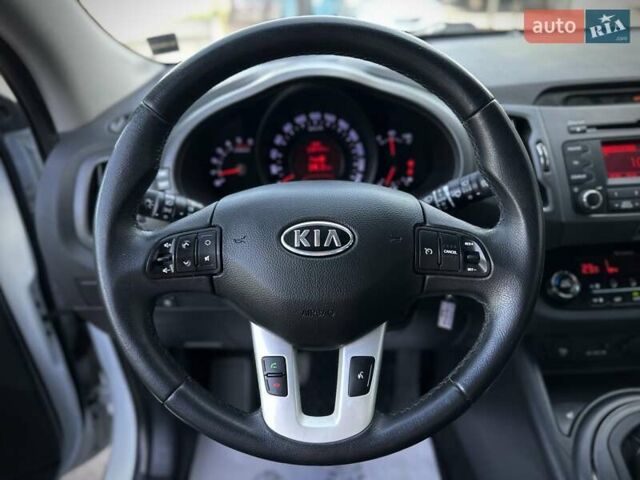 Кіа Sportage 2011 у Сумах на Automoto.ua Білий Кіа Sportage, об'ємом двигуна 1.7 л та пробігом 228 тис. км за 13700 $, фото 105 на Automoto.ua
