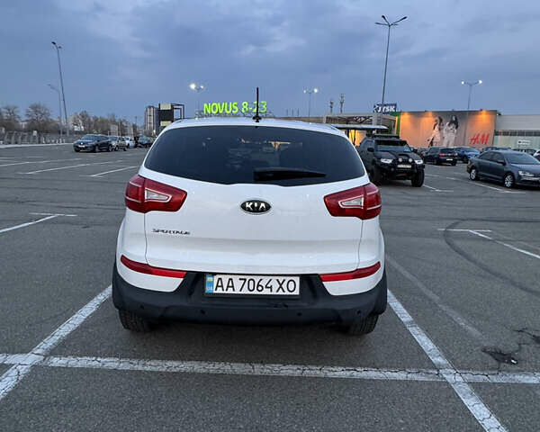Білий Кіа Sportage, об'ємом двигуна 2.4 л та пробігом 265 тис. км за 10599 $, фото 4 на Automoto.ua