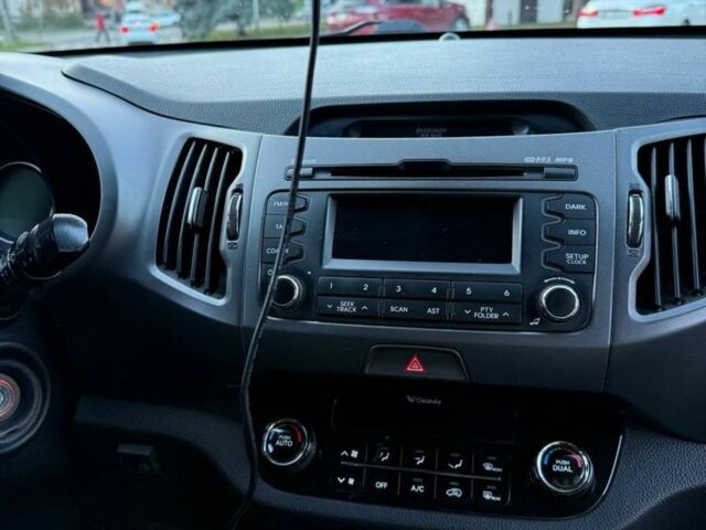 Белый Киа Sportage, объемом двигателя 2 л и пробегом 199 тыс. км за 11000 $, фото 9 на Automoto.ua