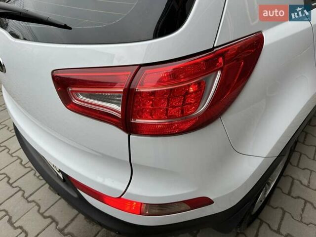 Белый Киа Sportage, объемом двигателя 2 л и пробегом 115 тыс. км за 12999 $, фото 14 на Automoto.ua