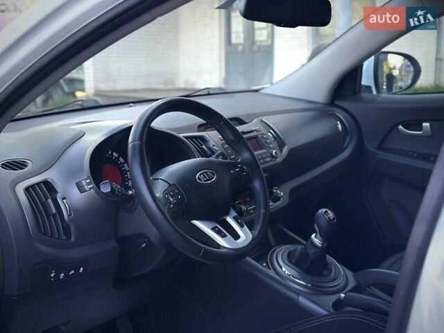 Кіа Sportage 2011 у Сумах на Automoto.ua Білий Кіа Sportage, об'ємом двигуна 1.7 л та пробігом 228 тис. км за 13700 $, фото 86 на Automoto.ua