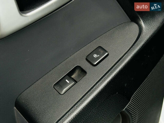 Белый Киа Sportage, объемом двигателя 2 л и пробегом 225 тыс. км за 12400 $, фото 17 на Automoto.ua