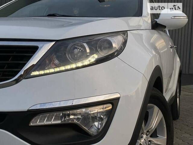 Белый Киа Sportage, объемом двигателя 1.69 л и пробегом 218 тыс. км за 13150 $, фото 6 на Automoto.ua