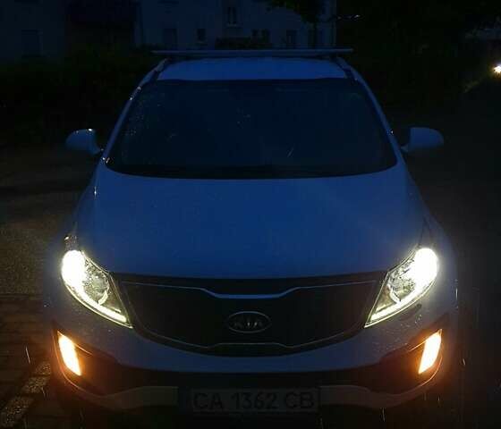 Білий Кіа Sportage, об'ємом двигуна 2 л та пробігом 180 тис. км за 9500 $, фото 2 на Automoto.ua