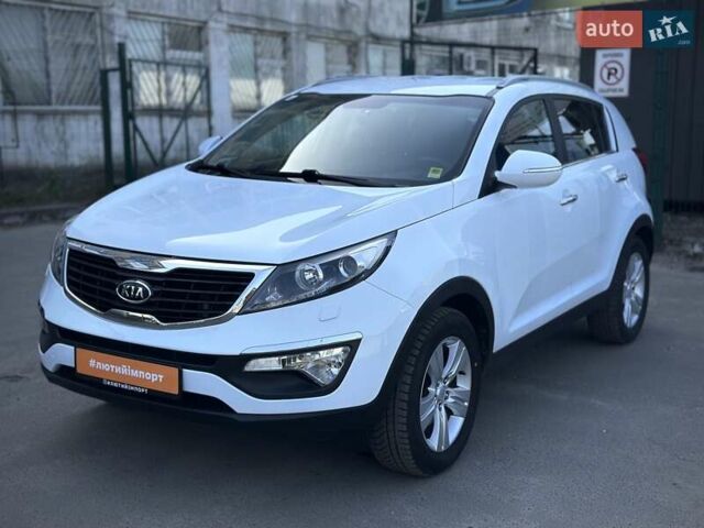 Кіа Sportage 2011 у Сумах на Automoto.ua Білий Кіа Sportage, об'ємом двигуна 1.7 л та пробігом 228 тис. км за 13700 $, фото 2 на Automoto.ua