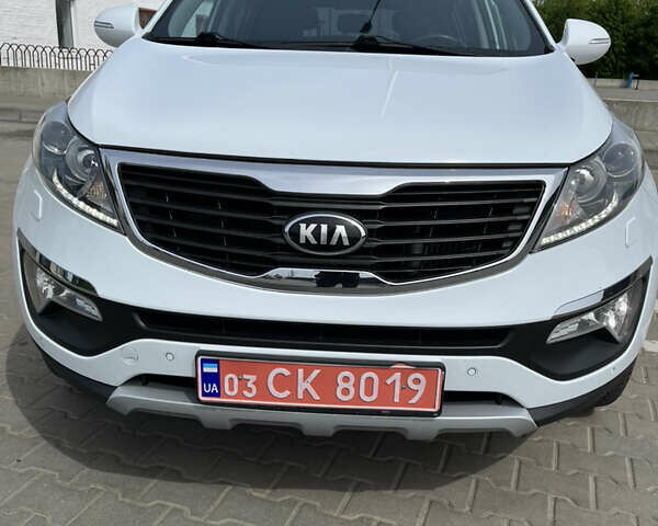 Білий Кіа Sportage, об'ємом двигуна 2 л та пробігом 262 тис. км за 13200 $, фото 4 на Automoto.ua