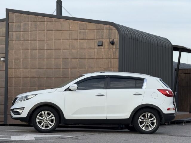 Білий Кіа Sportage, об'ємом двигуна 2 л та пробігом 161 тис. км за 10900 $, фото 4 на Automoto.ua