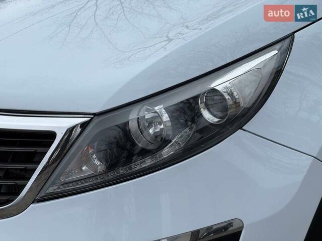 Білий Кіа Sportage, об'ємом двигуна 1.69 л та пробігом 194 тис. км за 10995 $, фото 5 на Automoto.ua