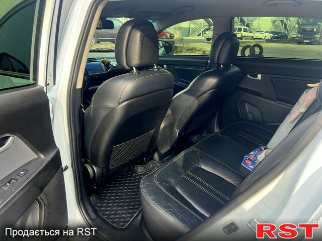 Белый Киа Sportage, объемом двигателя 2 л и пробегом 176 тыс. км за 13600 $, фото 13 на Automoto.ua