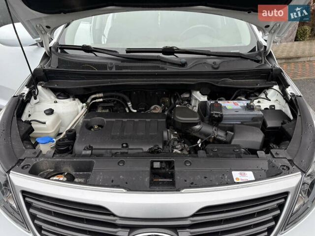 Білий Кіа Sportage, об'ємом двигуна 1.7 л та пробігом 98 тис. км за 13950 $, фото 42 на Automoto.ua