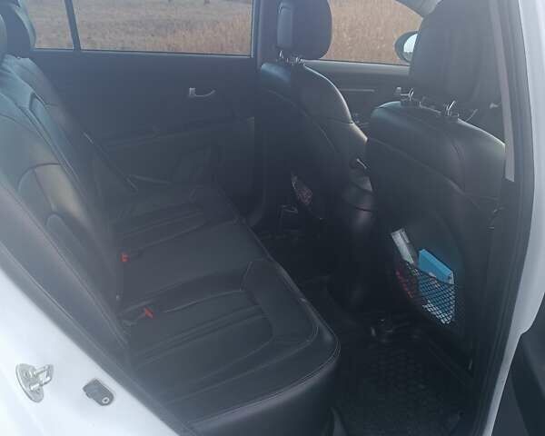 Білий Кіа Sportage, об'ємом двигуна 2 л та пробігом 173 тис. км за 11000 $, фото 11 на Automoto.ua