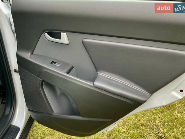 Белый Киа Sportage, объемом двигателя 2 л и пробегом 129 тыс. км за 15900 $, фото 18 на Automoto.ua