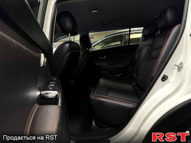 Белый Киа Sportage, объемом двигателя 2.4 л и пробегом 118 тыс. км за 11500 $, фото 9 на Automoto.ua