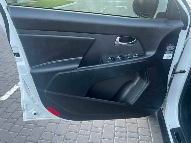 Белый Киа Sportage, объемом двигателя 2 л и пробегом 170 тыс. км за 13500 $, фото 9 на Automoto.ua