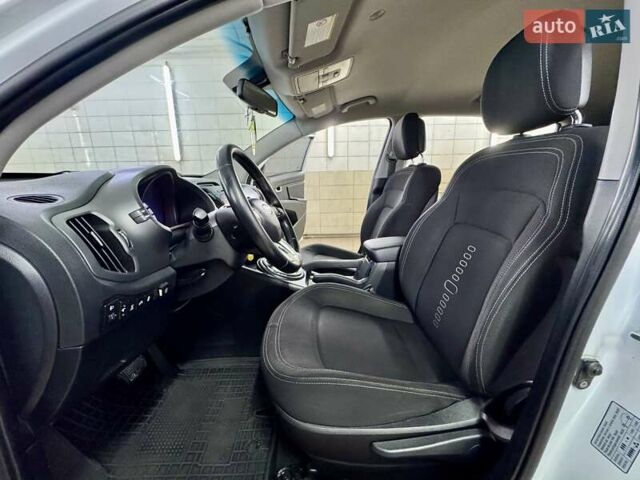 Білий Кіа Sportage, об'ємом двигуна 2 л та пробігом 161 тис. км за 11499 $, фото 20 на Automoto.ua