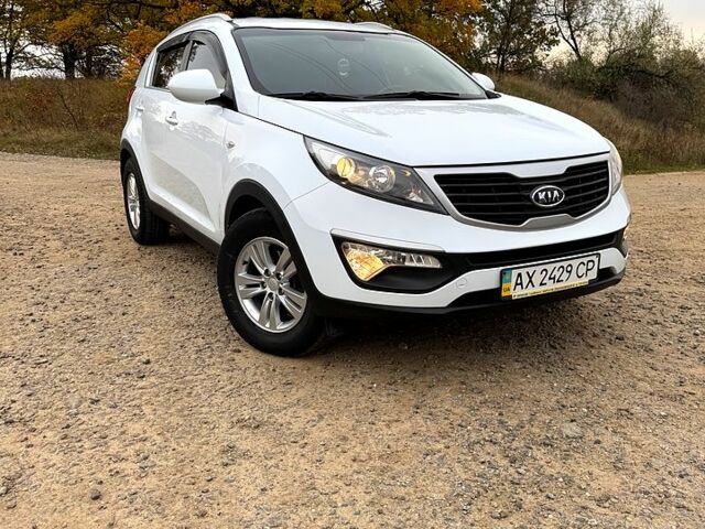 Білий Кіа Sportage, об'ємом двигуна 2 л та пробігом 53 тис. км за 13800 $, фото 1 на Automoto.ua