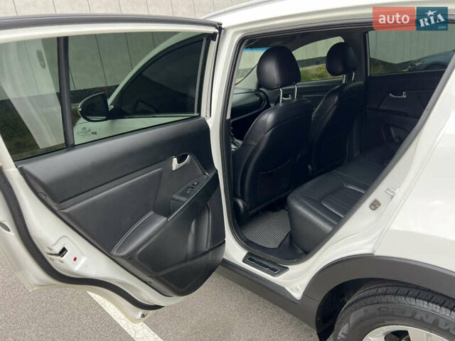 Белый Киа Sportage, объемом двигателя 2 л и пробегом 170 тыс. км за 15300 $, фото 31 на Automoto.ua