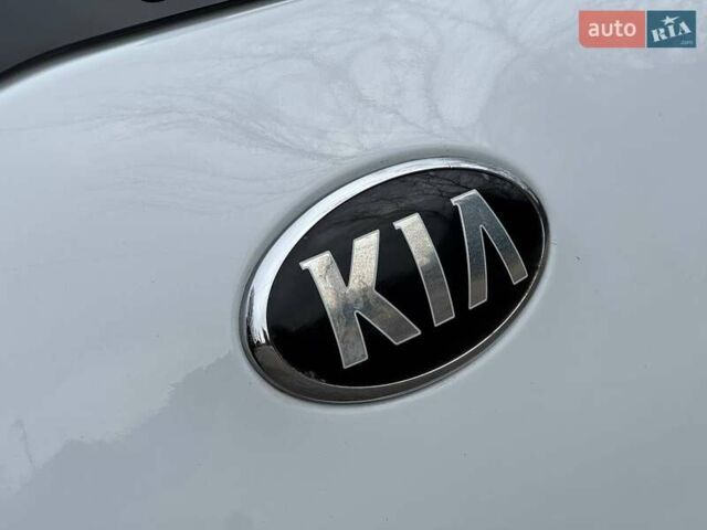 Білий Кіа Sportage, об'ємом двигуна 1.69 л та пробігом 194 тис. км за 10995 $, фото 16 на Automoto.ua
