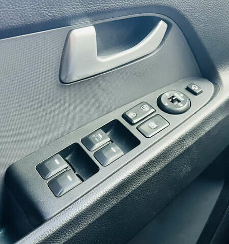 Белый Киа Sportage, объемом двигателя 2 л и пробегом 127 тыс. км за 11900 $, фото 19 на Automoto.ua