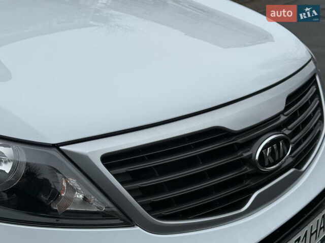 Білий Кіа Sportage, об'ємом двигуна 1.7 л та пробігом 98 тис. км за 13950 $, фото 18 на Automoto.ua