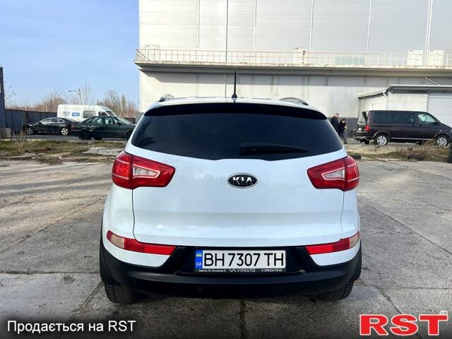 Белый Киа Sportage, объемом двигателя 2 л и пробегом 176 тыс. км за 13600 $, фото 6 на Automoto.ua