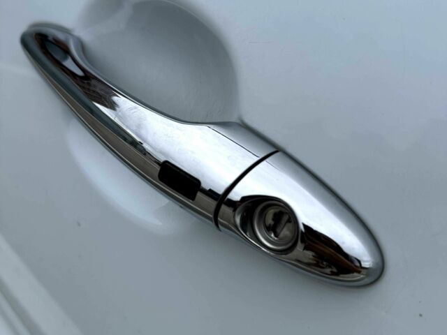 Білий Кіа Sportage, об'ємом двигуна 2 л та пробігом 164 тис. км за 12000 $, фото 5 на Automoto.ua