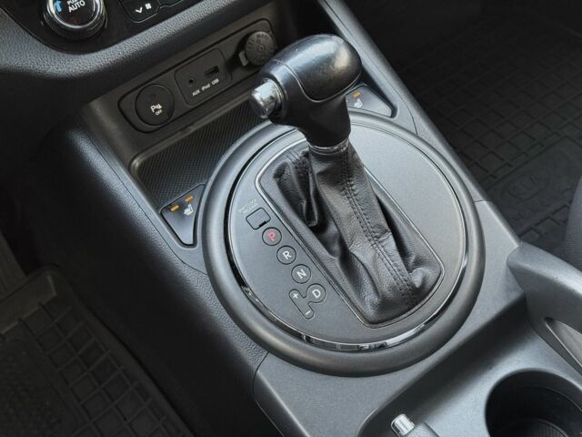 Білий Кіа Sportage, об'ємом двигуна 2 л та пробігом 161 тис. км за 10900 $, фото 12 на Automoto.ua