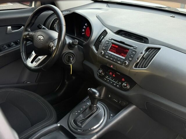 Білий Кіа Sportage, об'ємом двигуна 2 л та пробігом 161 тис. км за 10900 $, фото 18 на Automoto.ua