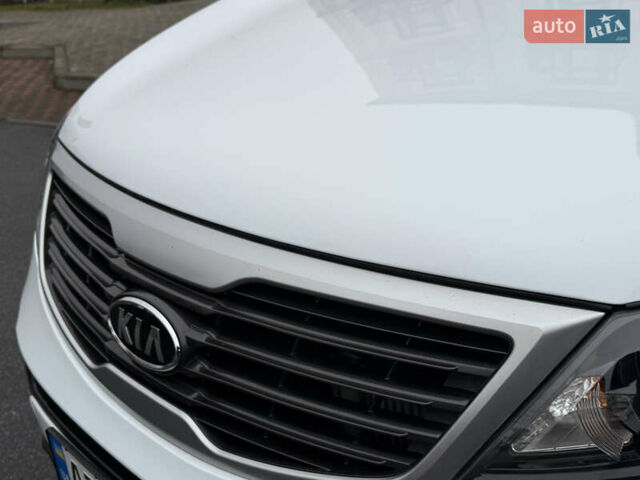 Білий Кіа Sportage, об'ємом двигуна 1.7 л та пробігом 98 тис. км за 13950 $, фото 8 на Automoto.ua