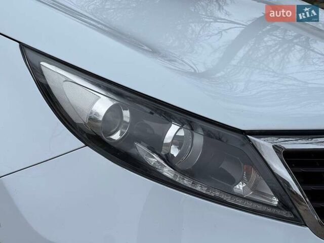 Білий Кіа Sportage, об'ємом двигуна 1.69 л та пробігом 194 тис. км за 10995 $, фото 6 на Automoto.ua