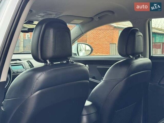 Білий Кіа Sportage, об'ємом двигуна 1.69 л та пробігом 194 тис. км за 10995 $, фото 28 на Automoto.ua